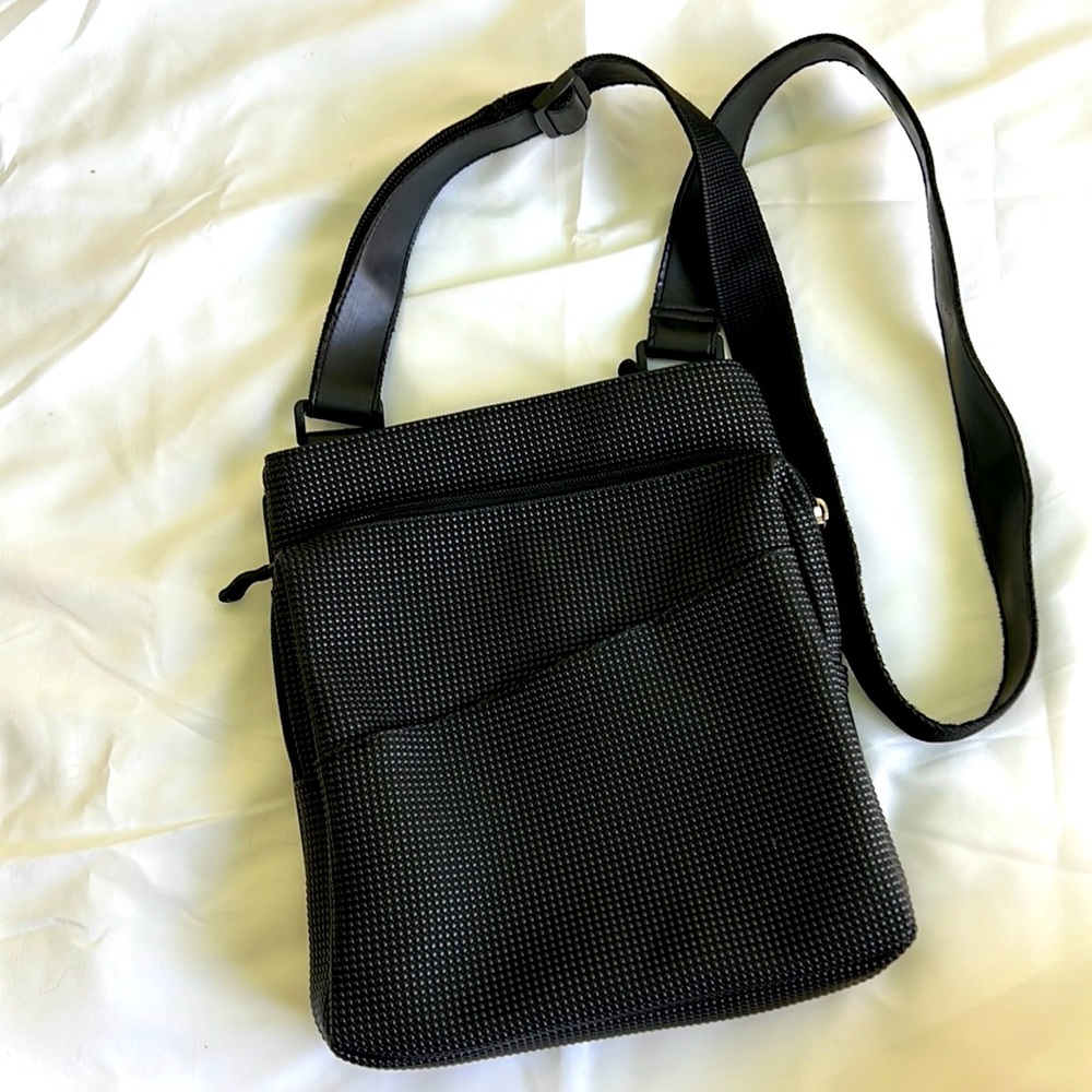 Urbanoxide crossbody bag